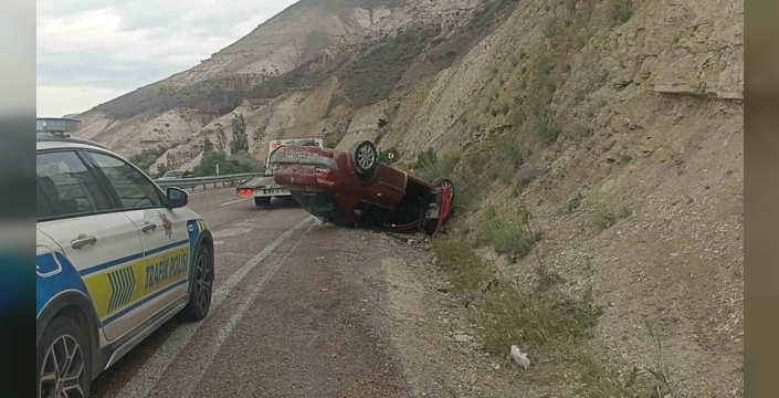 Sivas'ta kaza: Takla atan otomobilde 2'si ağır 3 yaralı