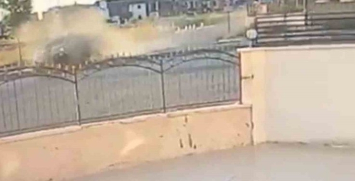 Sivas'ta yürekler ağza geldi: Otomobil 5 aracı teğet geçti, duvarla buluştu