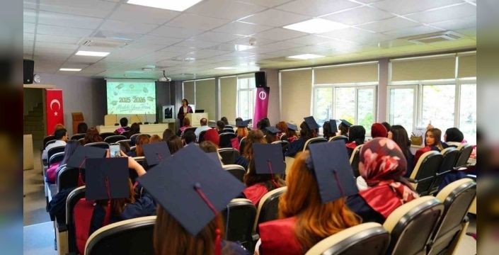 Sosyal hizmetin geleceği yemin etti: Anadolu Üniversitesi mezunları mesleki ilk adımlarını attı