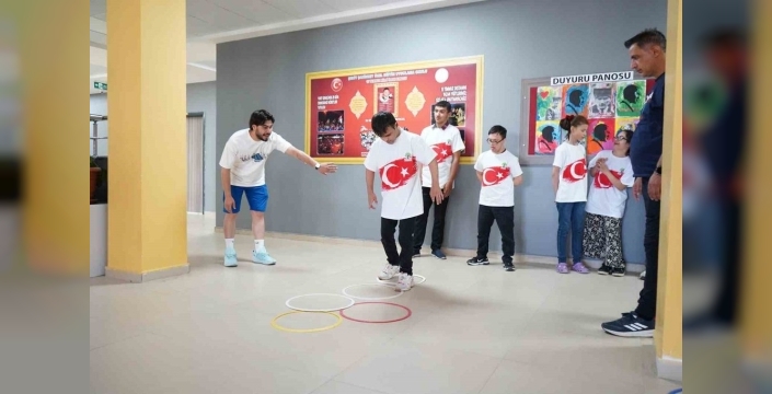 Spor festivali, özel ihtiyaçlı öğrencilerin yüzünü güldürdü