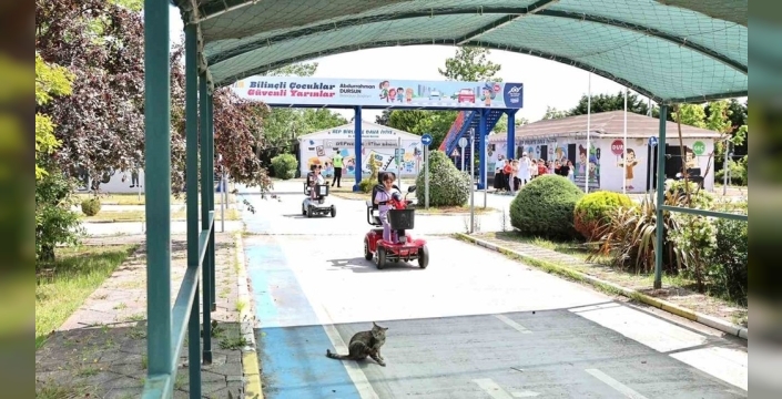 Sultangazi'de çocuklar deprem ve trafik için geleceğe hazırlanıyor