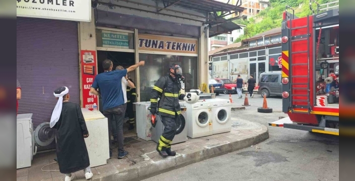 Tamirhanede kıvılcım dehşeti: Beyaz eşyalar alev aldı, mahalle ayağa kalktı
