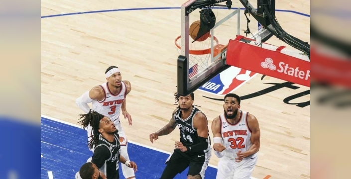 Tarihi geri dönüş! Knicks, 29 sayı geriden gelerek Spurs'u devirdi ve finalde 3-1 öne geçti