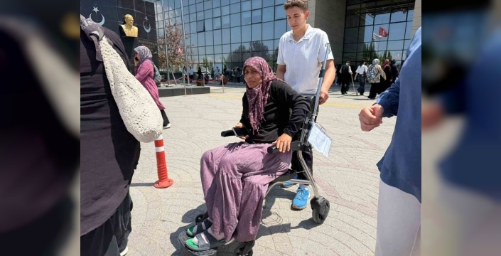 Tarla yolu kavgası kanlı bitti: 4 çocuk annesi darbedildi, failler serbest kaldı!