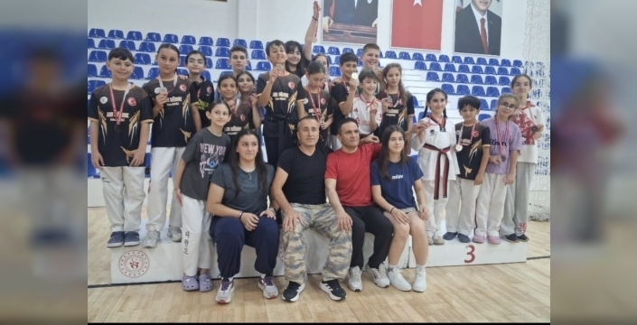 Taşbacaspor fırtınası esti: Minik taekwondocular takım halinde zirvede!