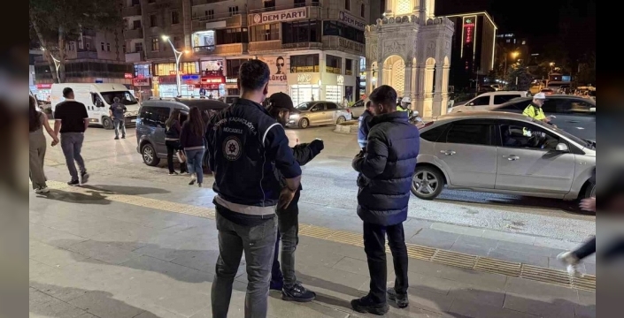 Tatvan'da şok uygulama: Huzur için denetimler sıkılaştı, bir kişi gözaltında