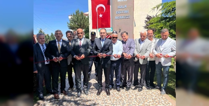 Tavşanlı'da halk eğitim kursiyerlerinden muhteşem yıl sonu sergisi