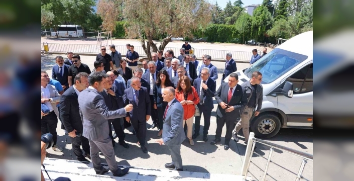 TBMM Komisyonu, Ayser Çalık Ortaokulu'nda incelemelerde bulundu