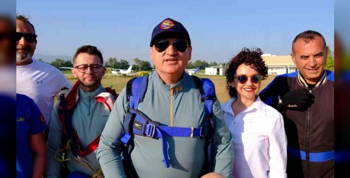 THK Genel Başkan Yardımcısı, gökyüzünü fethederek nefes kesti: 12 bin fitten tarihi atlayış!