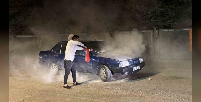 Tokat'ta park halindeki Tofaş alevlere teslim oldu: İtfaiye zamanında müdahale etti