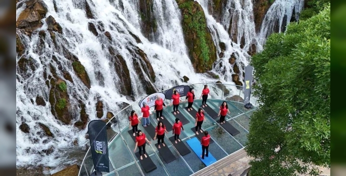 Tomara Şelalesi'nde Dünya Yoga Günü coşkuyla kutlandı