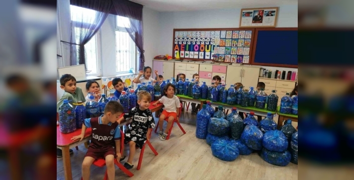 Trabzon'da miniklerden çevre bilincine destek: Kapaklar çoğalsın engeller azalsın