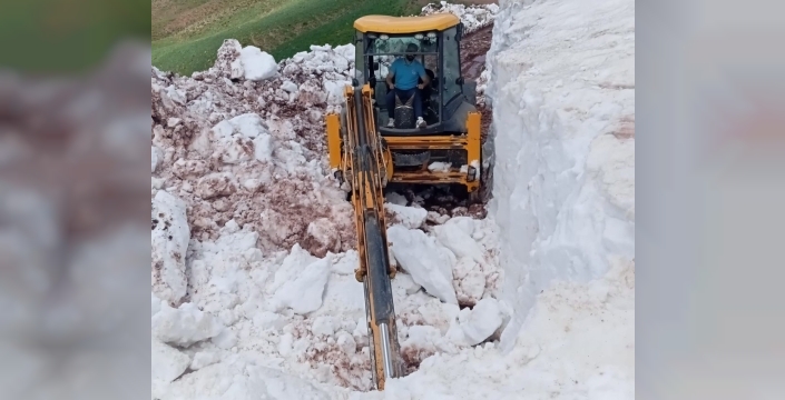 Tunceli'de haziranda karla mücadele devam ediyor