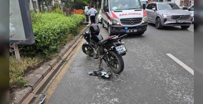 U dönüşü faciası: Motosikletli iki genç ağır yaralandı