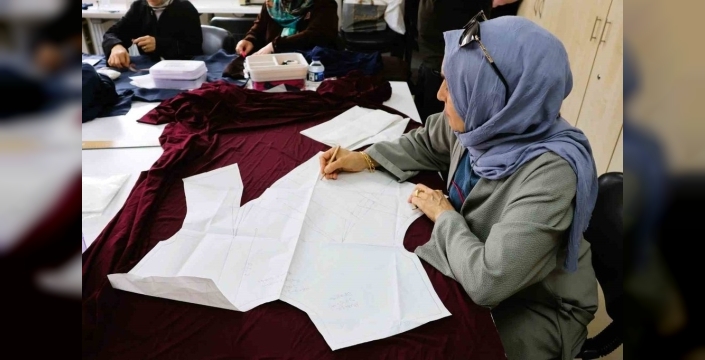 Ümraniye'de hayaller kumaşla buluşup mesleğe dönüşüyor: Ücretsiz drapaj eğitimiyle yeni ufuklar