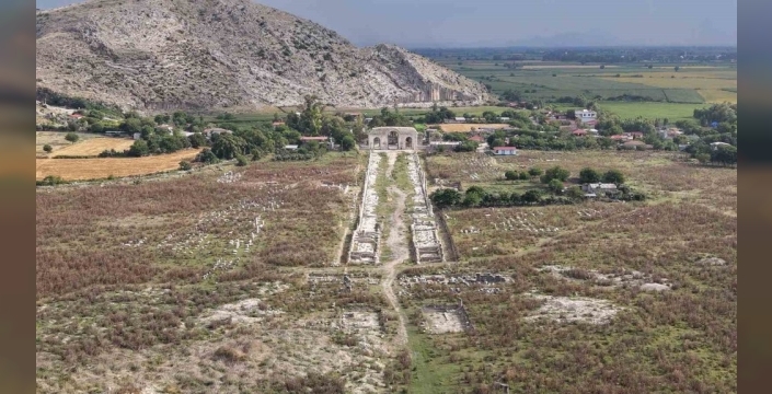 UNESCO listesindeki Anavarza Antik Kenti, binlerce yıllık tarihin kapılarını ziyaretçilere aralıyor