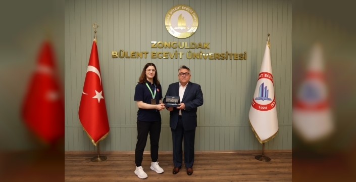 Üniversiteden dünya şampiyonu sporcuya müthiş jest!