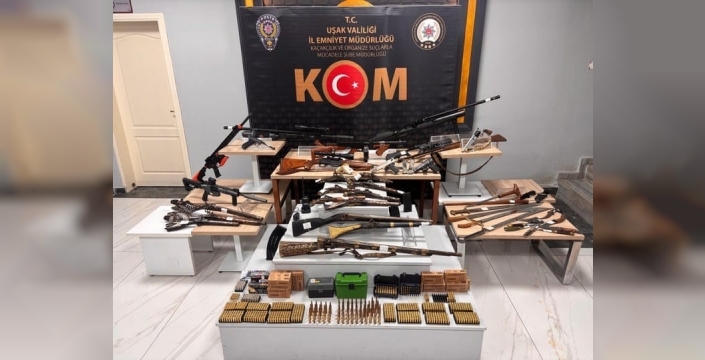 Uşak'ta tarihi silahlar ve kesici aletler ele geçirildi