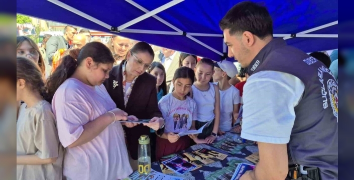 Validen çocuklara çizgi film molası, dijital tehlikelere karşı uyarısı