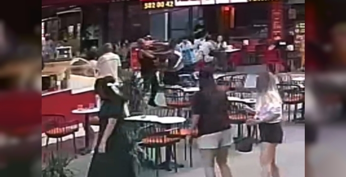 Vatandaşın tek yumruğu, kaçan sabıkalıyı polise teslim etti!