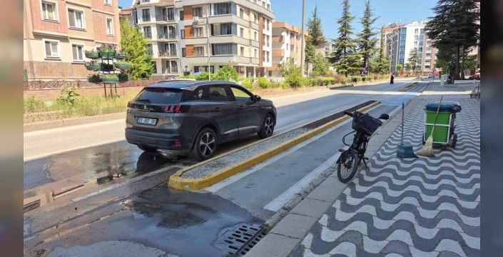 Vişnelik'te yürek burkan kaza: Elektrikli bisikletli amcaya otomobil çarptı, hayati tehlikesi var