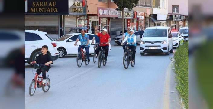 Yahyalı'da teknoloji rüzgarı esti: Geleceğin bilim insanları sahnede