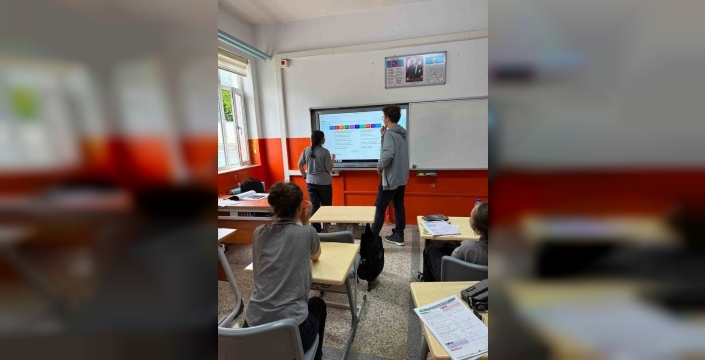 Yapay zekâ ile öğrenen ve öğreten akıllı gençler!