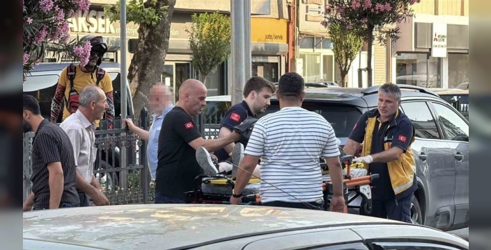 Yaya geçidinde otomobilin çarptığı kadın hastaneye kaldırıldı