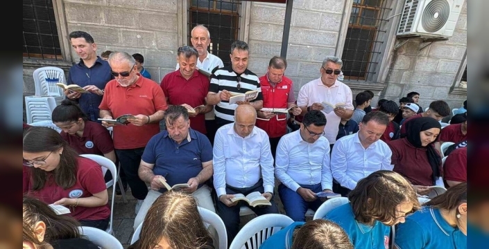 Yaz tatili bitmeden, Alaplı'da meydanlar kitaba doydu