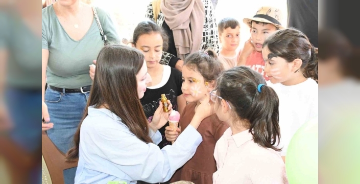 Yenifakılı semaları uçurtmalarla şenlendi, yöresel lezzetler de tadıldı