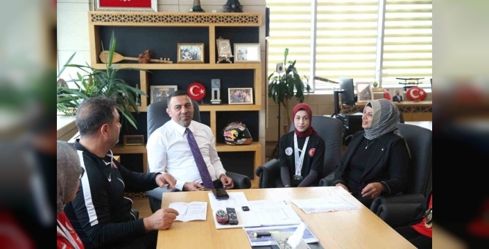 Yerlikaya, şampiyon sporcuları tebrik etti