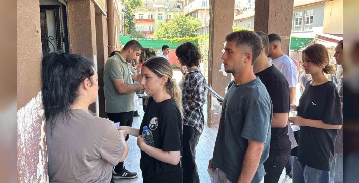 YKS'de ikinci perde açıldı: AYT heyecanı tüm yurtta