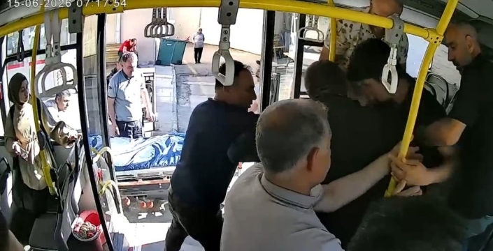 Yolcusunun hayatını kurtaran otobüs şoförü Cemil Kozan, takdir topladı
