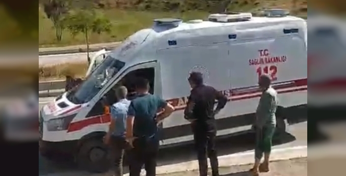 Yüksekova'da hafriyat yüklü kamyon devrildi, sürücü yara almadan kurtuldu