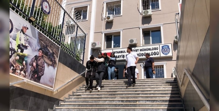 Zeytinburnu'nda 3 kadın hırsızlık yaparken suçüstü yakalandı, çalıntı para da bulundu