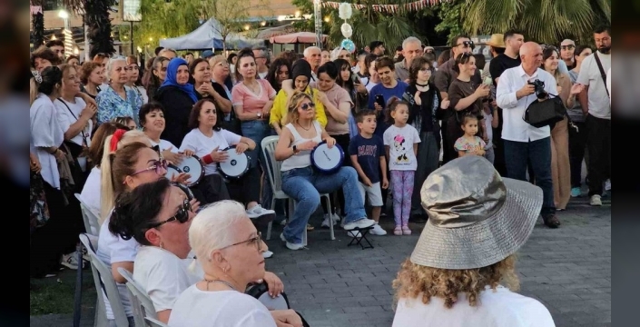 Zonguldak'ta 55 kadın darbuka ile kurtuluş coşkusunu zirveye taşıdı