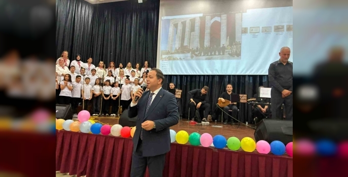 Zonguldak'ta türküler yankılandı: Öğretmen, öğrenci ve velilerden oluşan 60 kişilik koro sahnede