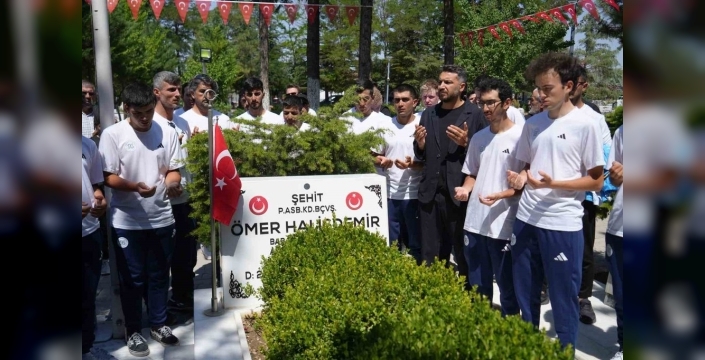 10. Ömer Halisdemir Bisiklet Turu tamamlandı: Şehit kabrine binlerce kilometrelik saygı yolculuğu