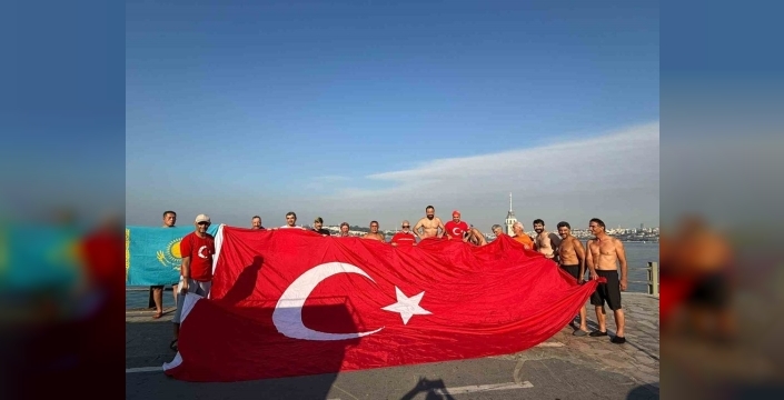 15 Temmuz anısına Boğaz'da anlamlı yüzüş: Şehitler unutulmadı