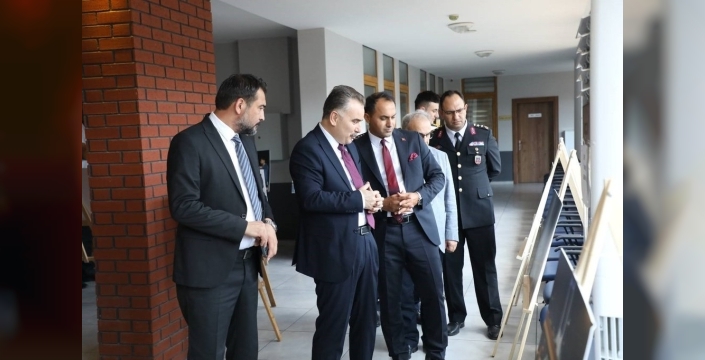 15 Temmuz ruhu Edremit'te bir fotoğraf sergisiyle canlandı: 'İrade bizim, zafer bizim