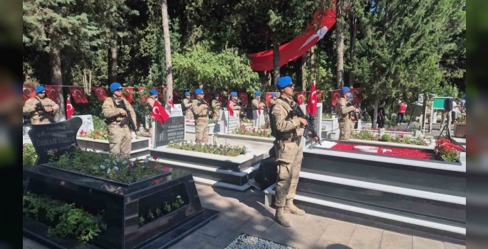 15 Temmuz şehidi Münür Alkan, kabri başında dualarla anıldı