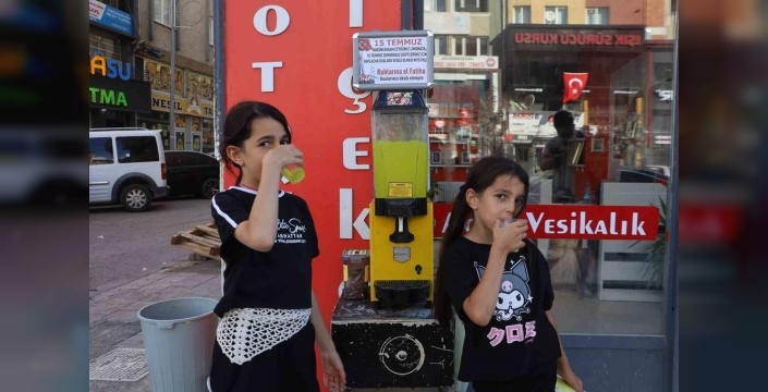 15 Temmuz şehitleri için Sivas'ta esnaftan anlamlı jest: Ücretsiz limonata ikramı