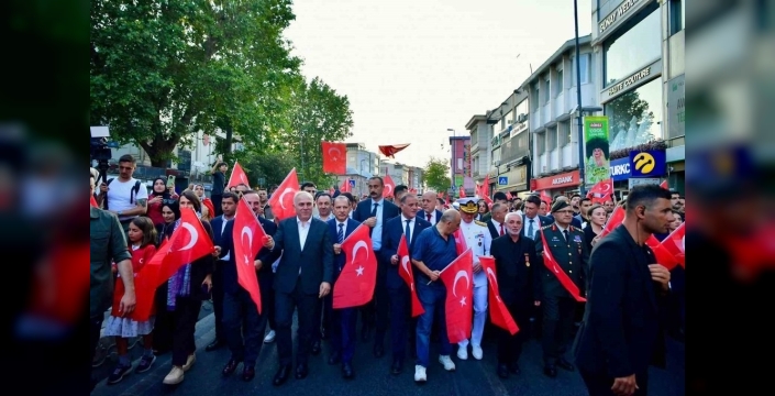 15 temmuz'un 10. yılında fatih'te 'irade bizim, zafer bizim' coşkusu