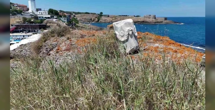 2 bin yıllık Pompei Sütunu Sarıyer'de kaderine terk edildi: Yabani otlar anıtı yuttu