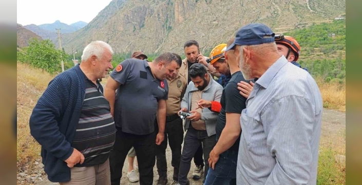 20 yaşındaki genç, kayalık alanda mahsur kaldı, AFAD'ın 2 saatlik operasyonuyla kurtarıldı