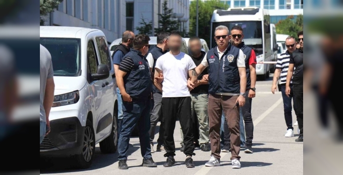20 yıl sonra: Faili meçhul bakkal cinayetinin şüphelileri adliyeye sevk edildi