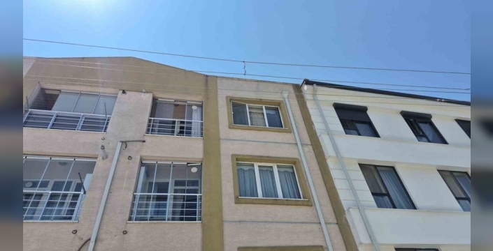 3 yaşındaki çocuk 9 metreden düşerek ağır yaralandı: Hayati tehlikesi sürüyor