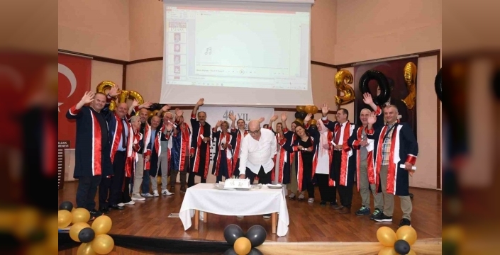 40 yıl sonra eski dostlarla buluşmanın coşkusu