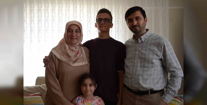 63 yaşındaki dede, torunuyla birlikte sınava girdi ve tam puan aldı