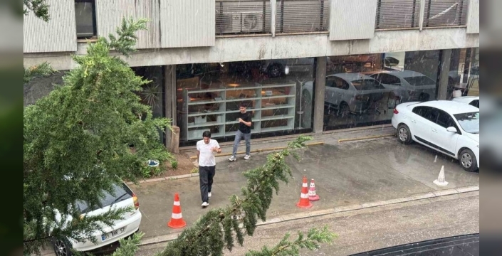 Adana'da temmuzda yağan yağmur, sıcak günlerde ferahlattı